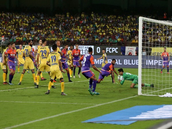 ISL: Hume strikes again as Kerala pip Mumbai ISL: Hume strikes again as Kerala pip Mumbai