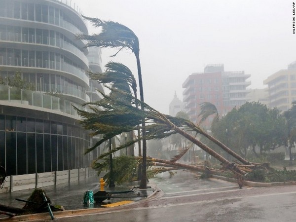 Now a Category 3, Hurricane Irma barrels toward Naples Now a Category 3, Hurricane Irma barrels toward Naples