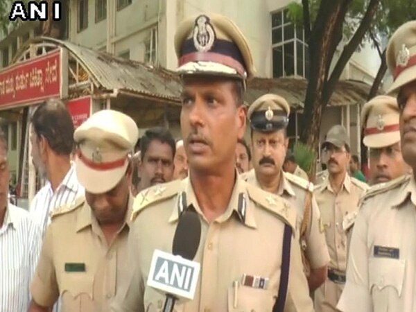 Karnataka: Two cops injured while preventing rowdy-sheeters from escaping  Karnataka: Two cops injured while preventing rowdy-sheeters from escaping