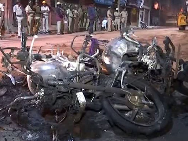 Violence breaks out in Karnataka's Belgaum Violence breaks out in Karnataka's Belgaum