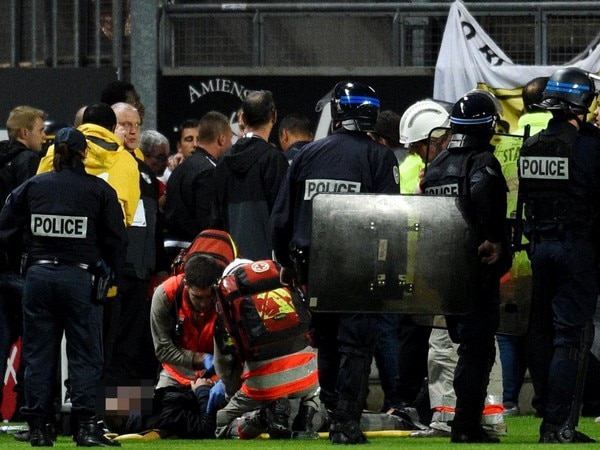 Amiens v Lille abandoned after stadium barrier collapses injuring 20 fans Amiens v Lille abandoned after stadium barrier collapses injuring 20 fans