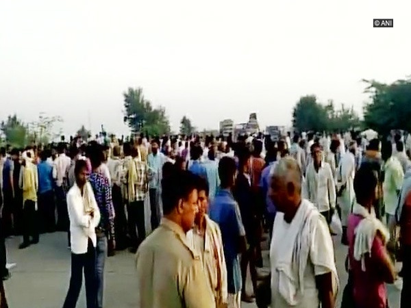 Locals block Yamuna Expressway after 3 people were run over by a vehicle Locals block Yamuna Expressway after 3 people were run over by a vehicle