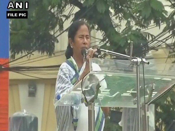 Durga idol immersion will only be halted for 24 hours, clarifies Mamata Banerjee Durga idol immersion will only be halted for 24 hours, clarifies Mamata Banerjee