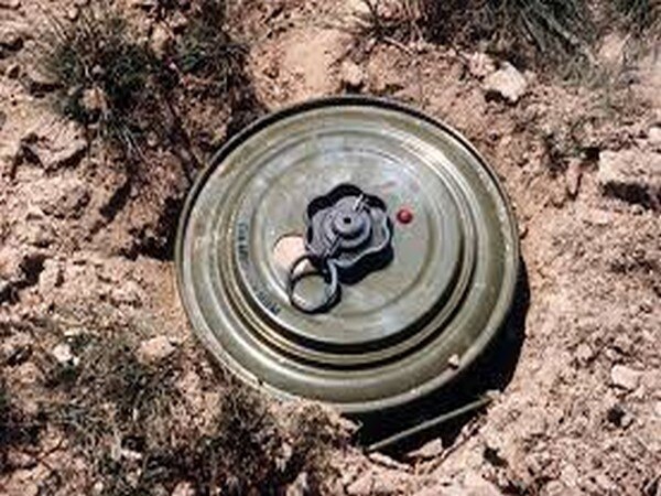 One police jawan dies in Maha's landmine blast One police jawan dies in Maha's landmine blast