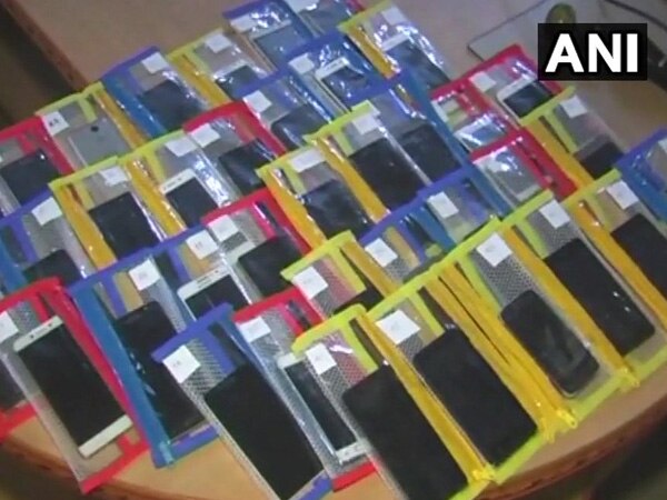 UP Police recovers mobile phones worth Rs 6 Lakh UP Police recovers mobile phones worth Rs 6 Lakh