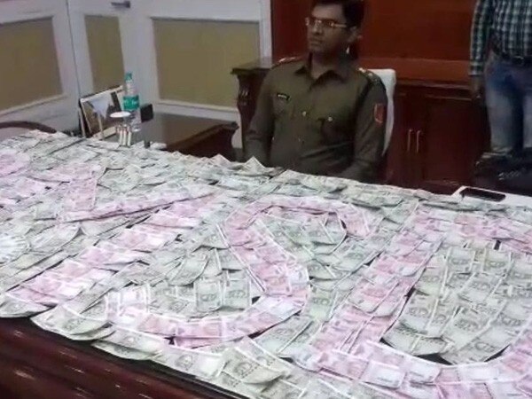 Fake currency worth Rs 6 lakh seized, 3 held Fake currency worth Rs 6 lakh seized, 3 held