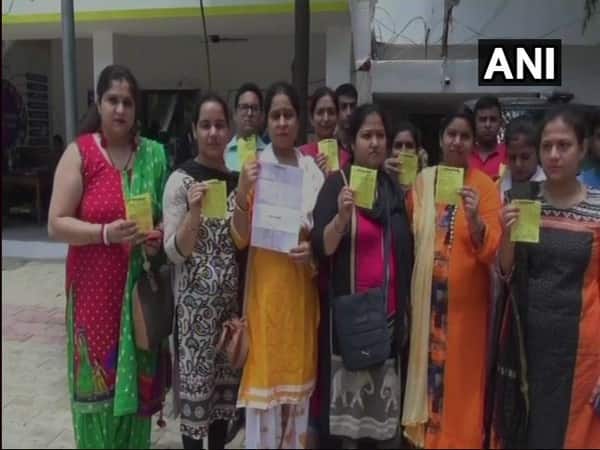 UP: School shuts down after taking fees UP: School shuts down after taking fees
