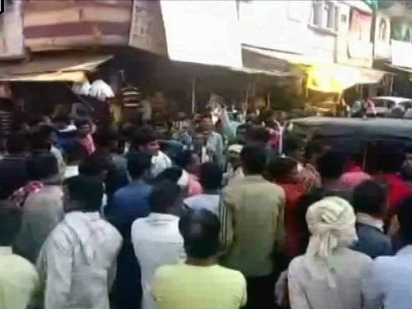 Dalit girl gangrape: Locals stage protest in MP Dalit girl gangrape: Locals stage protest in MP
