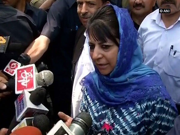 Mehbooba meets locals in Kupwara, addresses grievances  Mehbooba meets locals in Kupwara, addresses grievances