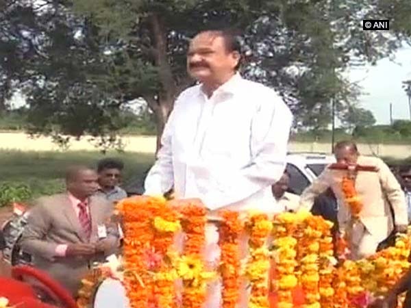 Vice President receives rousing welcome in Andhra Pradesh Vice President receives rousing welcome in Andhra Pradesh