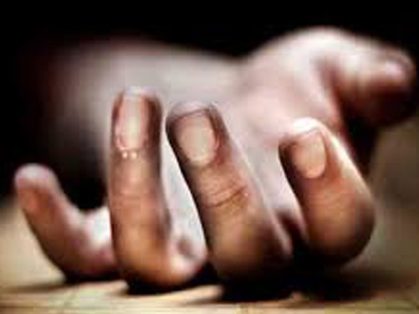 3 of family found dead in Delhi home, suicide note found 3 of family found dead in Delhi home, suicide note found