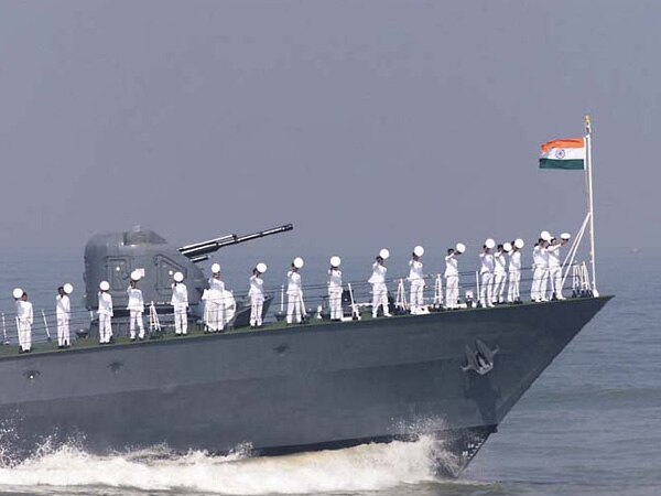 Cyclone Ockhi: Indian Navy continues rescue operations Cyclone Ockhi: Indian Navy continues rescue operations