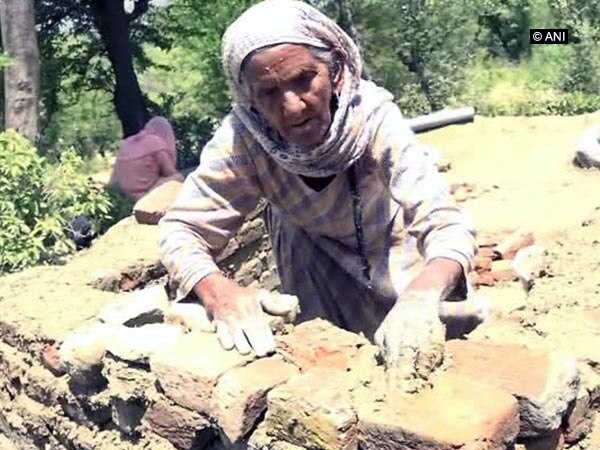 Swachh Bharat: 87-year-old builds her own toilet  Swachh Bharat: 87-year-old builds her own toilet