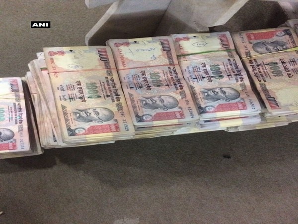Lucknow Police recovers Rs.50 lakh in old currency, detains three Lucknow Police recovers Rs.50 lakh in old currency, detains three