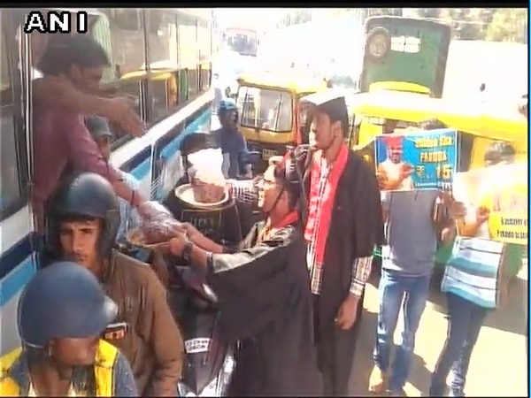 Students sell pakoda outside PM Modi's rally venue Students sell pakoda outside PM Modi's rally venue