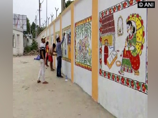 Muslim men paint BJP office walls with Madhubani art Muslim men paint BJP office walls with Madhubani art