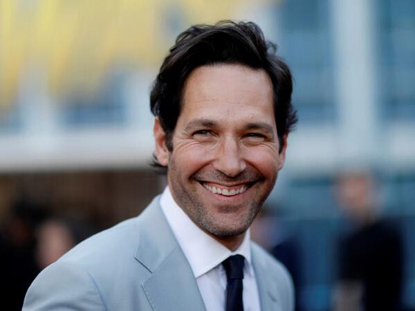 Paul Rudd shows his kids 