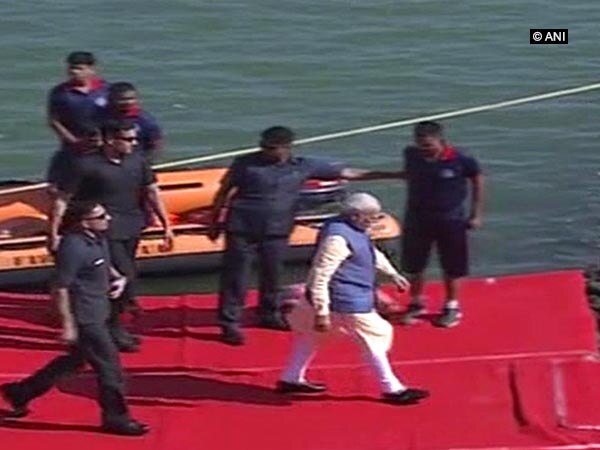 PM Modi reaches Dharoi Dam in sea-plane PM Modi reaches Dharoi Dam in sea-plane