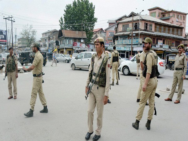 J-K: Police Head Constable shot dead by terrorists in Pulwama J-K: Police Head Constable shot dead by terrorists in Pulwama