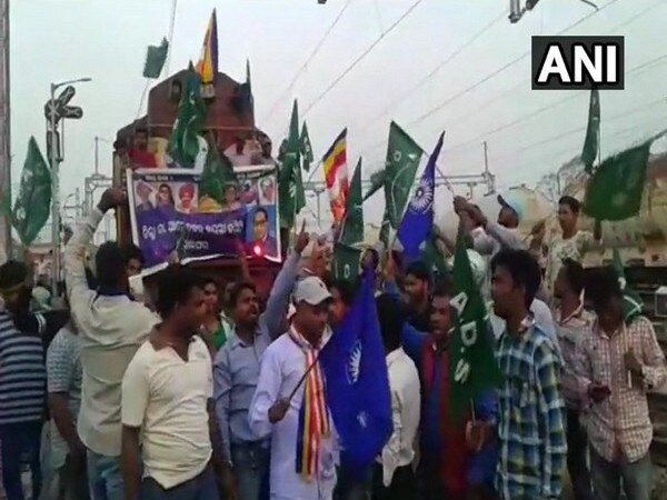 ST/SC Act: Protest hits trains in Odisha ST/SC Act: Protest hits trains in Odisha