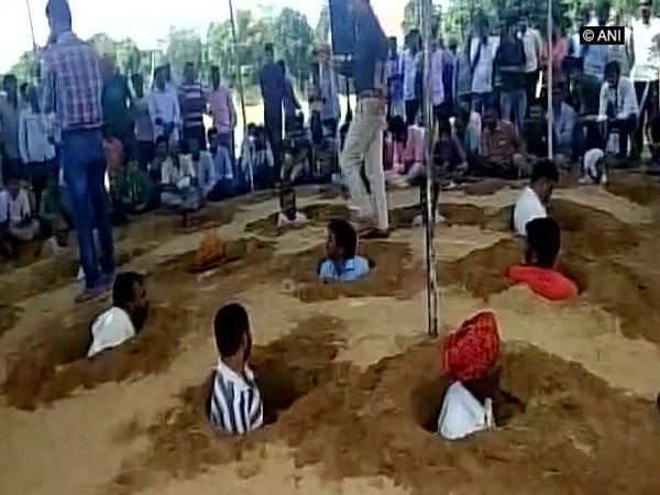 Rajasthan: Farmers bury themselves in pits to protest against acquisition of their lands Rajasthan: Farmers bury themselves in pits to protest against acquisition of their lands
