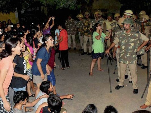 BHU protests: Congress says PM Modi should apologise to girls who were lathi-charged BHU protests: Congress says PM Modi should apologise to girls who were lathi-charged