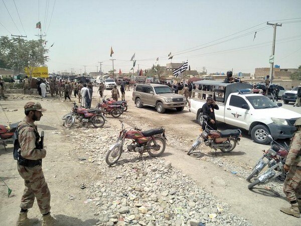 Imran Khan, Shahbaz Sharif condemn Quetta attack