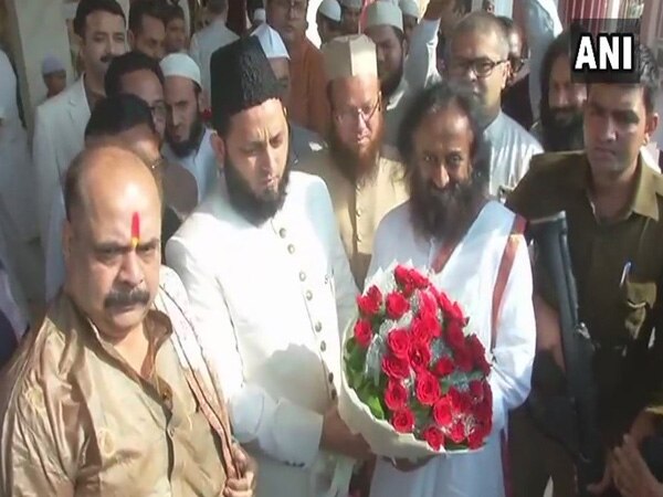 Babri Masjid dispute: Sri Sri Ravi Shankar meets AIMPLB's Khalid Rasheed Babri Masjid dispute: Sri Sri Ravi Shankar meets AIMPLB's Khalid Rasheed