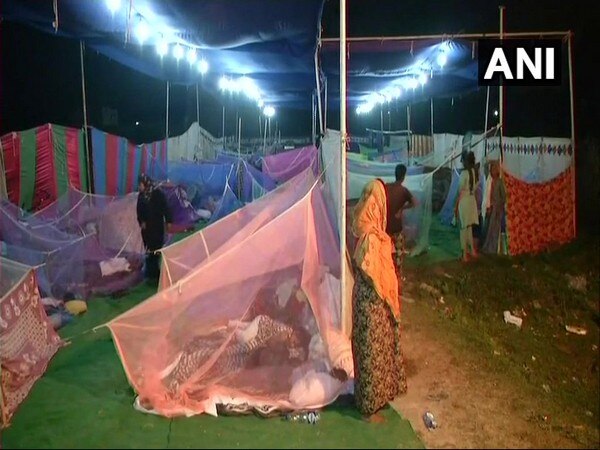 Locals extend help to Rohingya refugees after fire destroys Delhi's only camp Locals extend help to Rohingya refugees after fire destroys Delhi's only camp