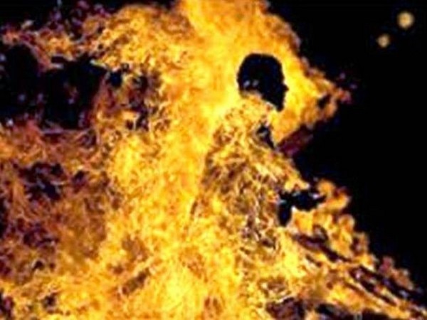 Troubled with neighbours man immolates self at India Gate Troubled with neighbours man immolates self at India Gate