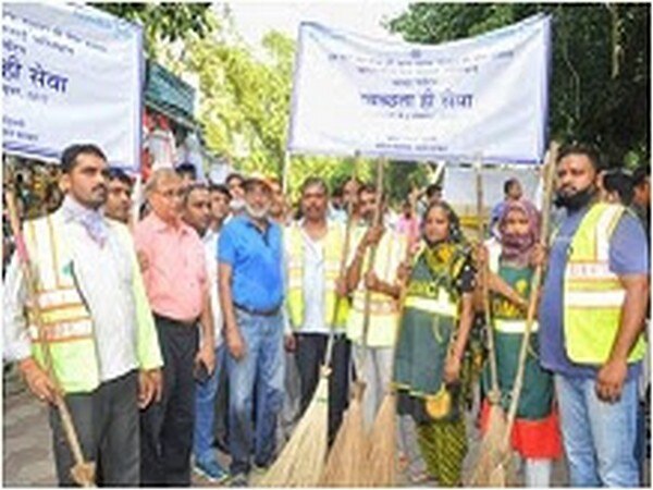 Tourism Minister Alphons Kannanthanam participates in campaign 