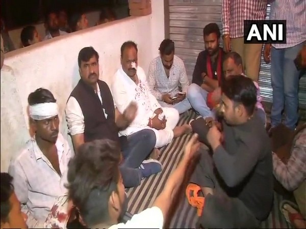 MP:  Cong workers accuse police of lathicharge MP:  Cong workers accuse police of lathicharge