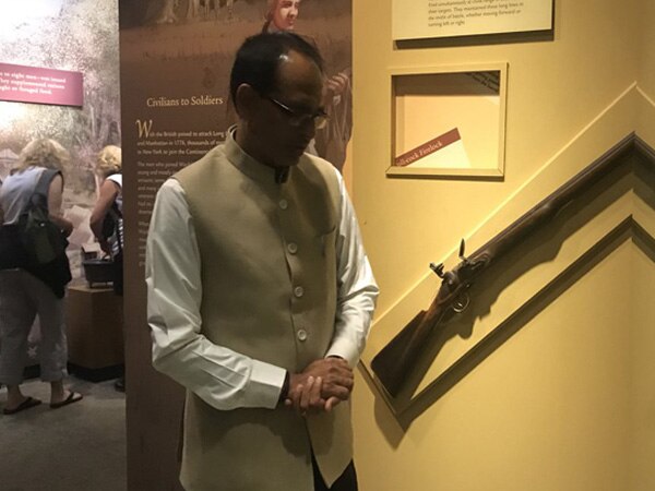 MP CM visits National Museum of American History; meets Indian envoy MP CM visits National Museum of American History; meets Indian envoy
