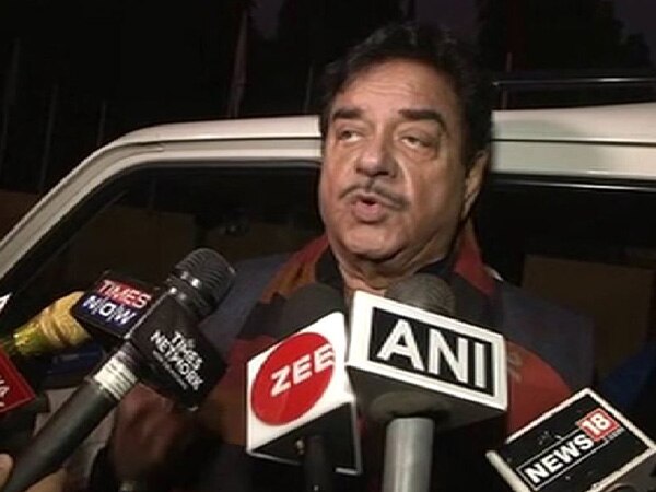 Padmavati row: Shatrughan Sinha comes out in support of Rajput community Padmavati row: Shatrughan Sinha comes out in support of Rajput community