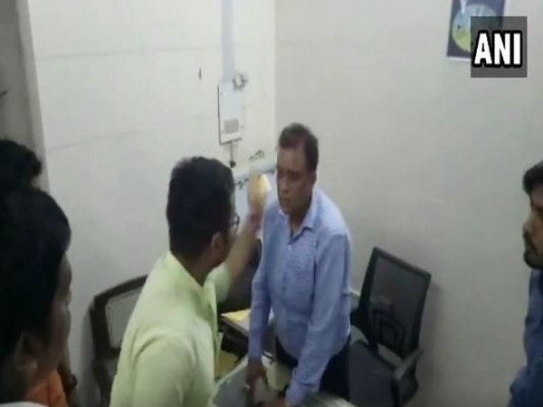 BJP worker slaps radiologist in hospital BJP worker slaps radiologist in hospital