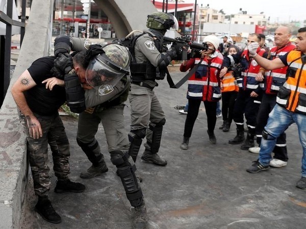 Israel detains 17 Palestinian citizens Israel detains 17 Palestinian citizens