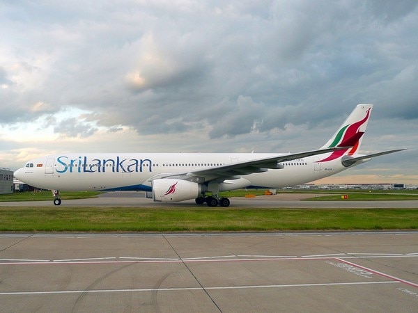Sri Lankan plane cross-landed at Cochin airport Sri Lankan plane cross-landed at Cochin airport