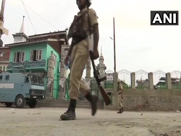 Accomplices of terrorists detained in J-K's Batamaloo Accomplices of terrorists detained in J-K's Batamaloo