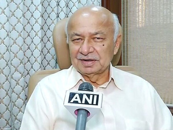 HP people in favour of Congress; tired of Modi govt.: Sushil Shinde HP people in favour of Congress; tired of Modi govt.: Sushil Shinde