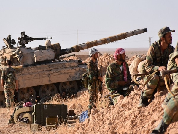 Syrian army breaks through ISIS lines at southern entrance to Deir Ez-Zor