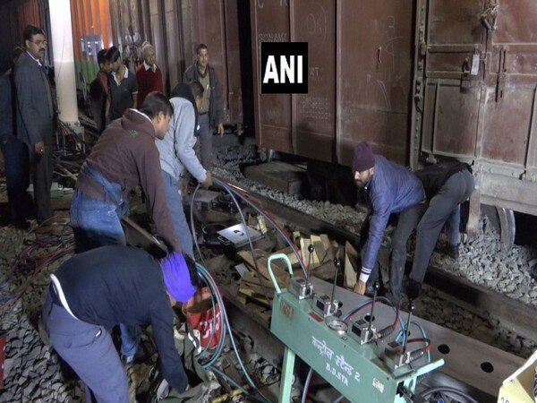 24 bogies of goods train derail in Satna 24 bogies of goods train derail in Satna