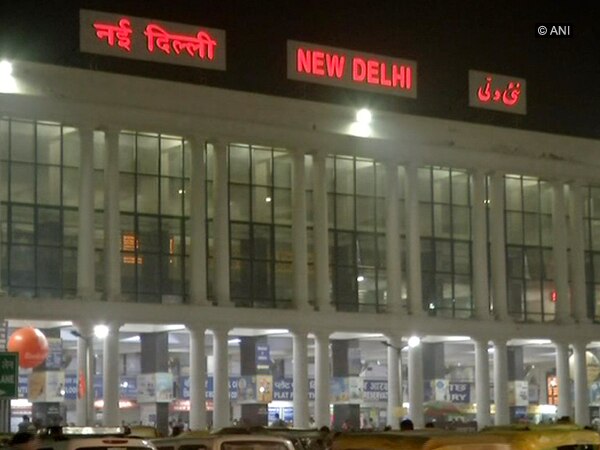 Delhi: Trains delayed, cancelled due to low visibility Delhi: Trains delayed, cancelled due to low visibility