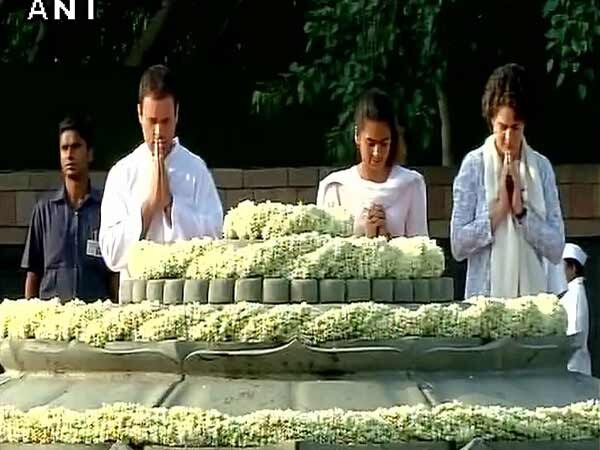 Gandhi family, political dignitaries pay tribute on Rajiv Gandhi's 75th birth anniversary Gandhi family, political dignitaries pay tribute on Rajiv Gandhi's 75th birth anniversary