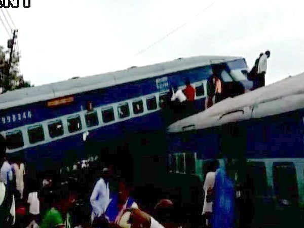 Railways accidents become continuing story in three years of NDA Govt.: Congress Railways accidents become continuing story in three years of NDA Govt.: Congress