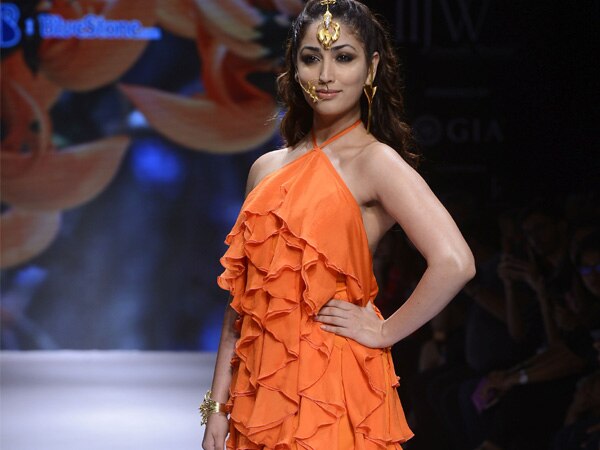 Yami Gautam walks ramp for Pallavi Foley's jewellery line Yami Gautam walks ramp for Pallavi Foley's jewellery line