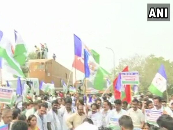 Special status to Andhra: YSRCP, Opposition hold 'bandh'   Special status to Andhra: YSRCP, Opposition hold 'bandh'