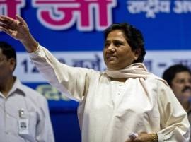 'Hand in glove' SP, BJP insensitive on Mathura violence: Mayawati 'Hand in glove' SP, BJP insensitive on Mathura violence: Mayawati