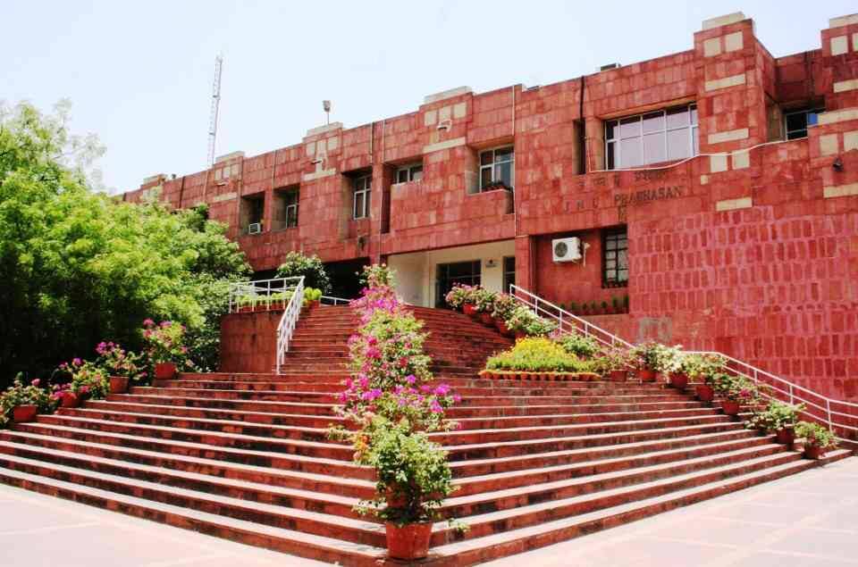 HM Rajnath Singh orders SIT to trace Najeeb after students' siege at JNU HM Rajnath Singh orders SIT to trace Najeeb after students' siege at JNU