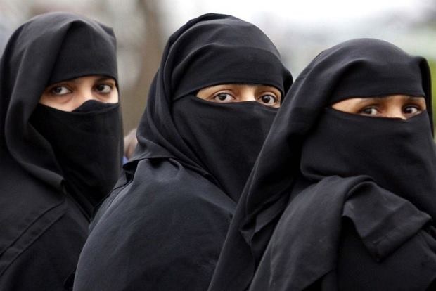 France restaurant refuses to serve Muslim women France restaurant refuses to serve Muslim women