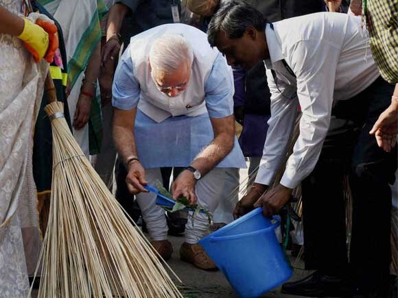 PM urges citizens to join Shramdaan on cleanliness initiative as part of Swachh Bharat on 1st October Swachh Bharat: தூய்மை இந்தியா திட்டத்துக்கு ஒவ்வொரு இந்தியரின் பங்களிப்பும் முக்கியம் - பிரதமர் மோடி அழைப்பு
